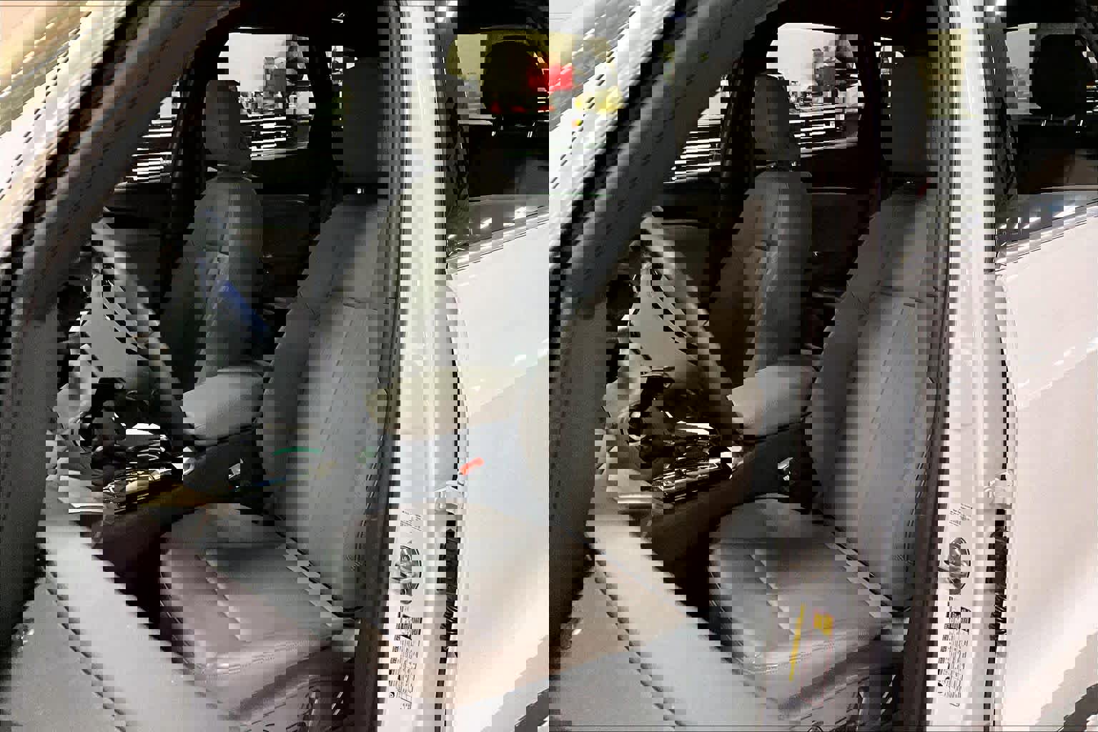 Used 2025 Audi Q5 Premium w/ Convenience Package image 8