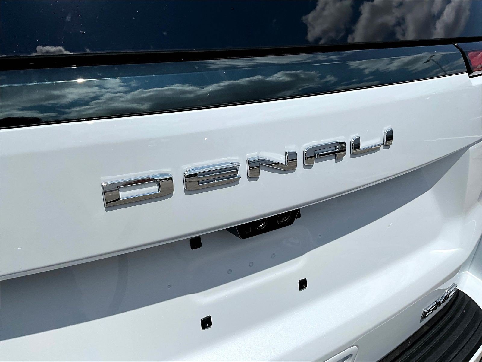New 2026 GMC Yukon XL Denali Ultimate w/ LPO, Floor Liner Package AWD/4WD image 13