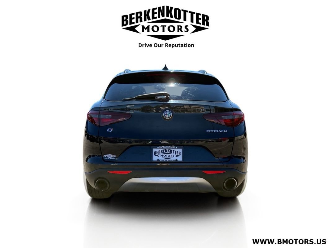 Used 2018 Alfa Romeo Stelvio Ti Sport image 4