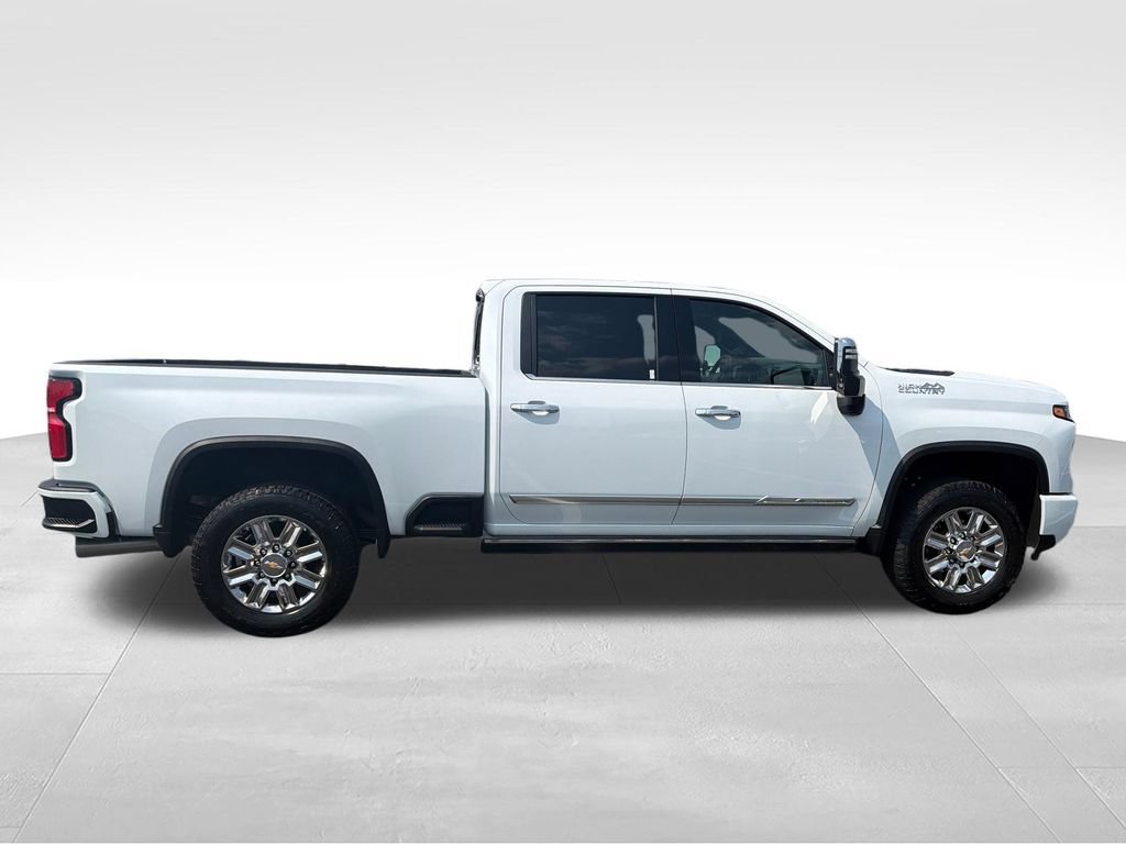 Used 2026 Chevrolet Silverado 2500 High Country w/ High Country Premium Package AWD/4WD image 6