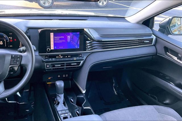 Used 2025 Toyota Camry LE FWD image 6