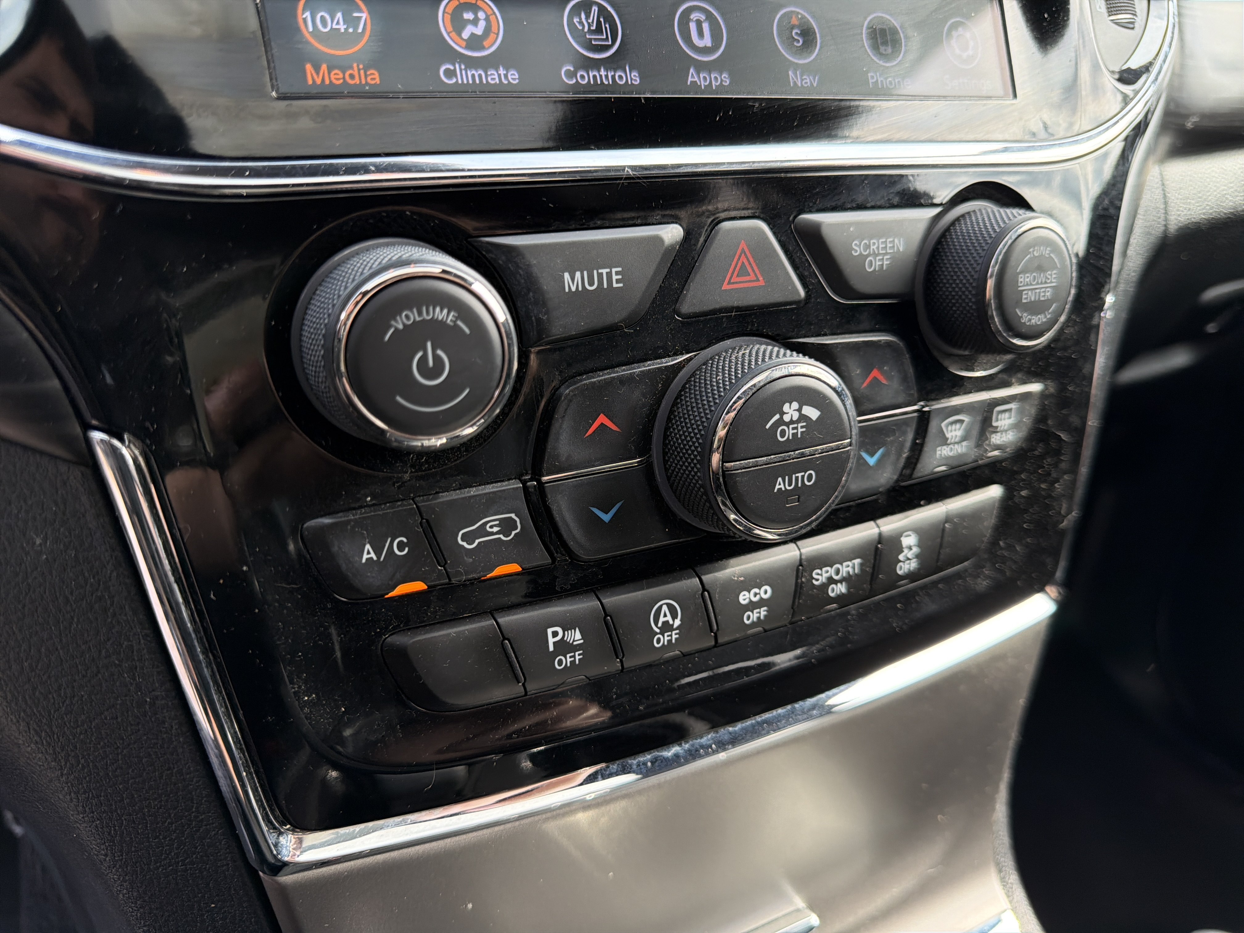 Certified 2020 Jeep Grand Cherokee Altitude AWD/4WD image 17