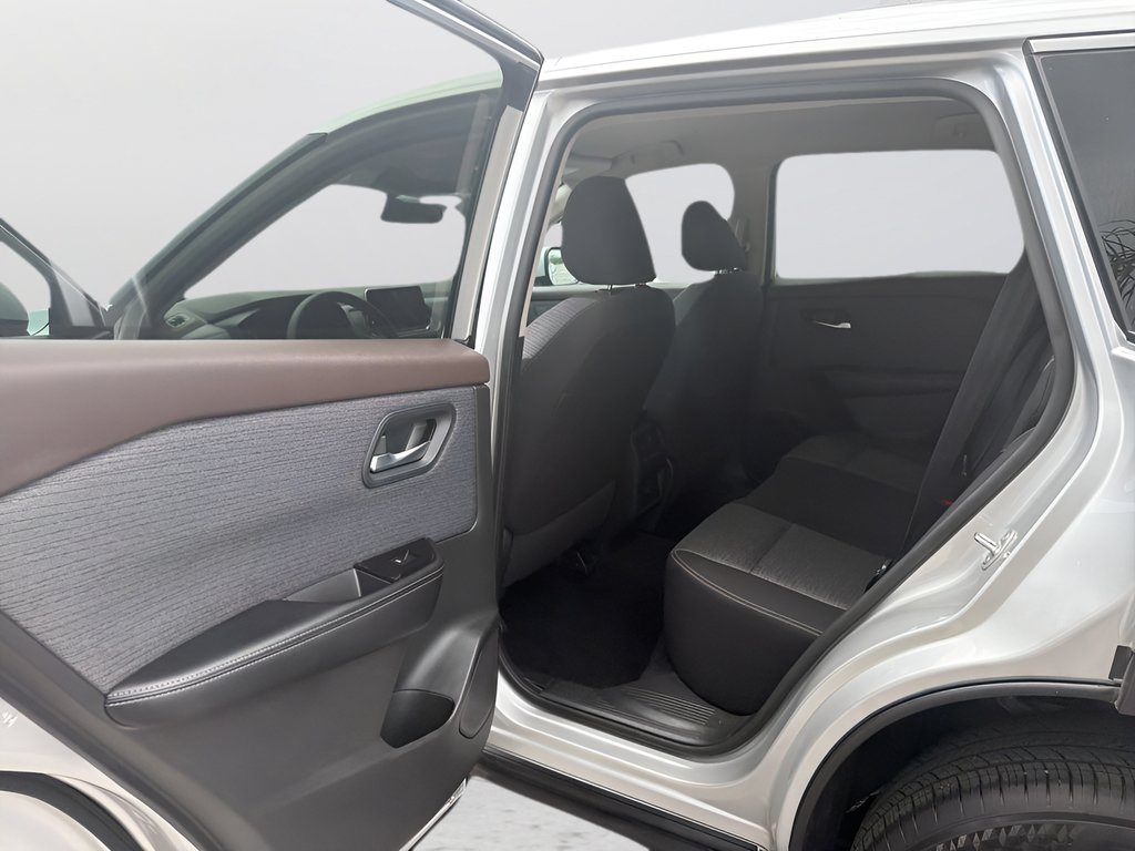 Used 2023 Nissan Rogue SV FWD image 19