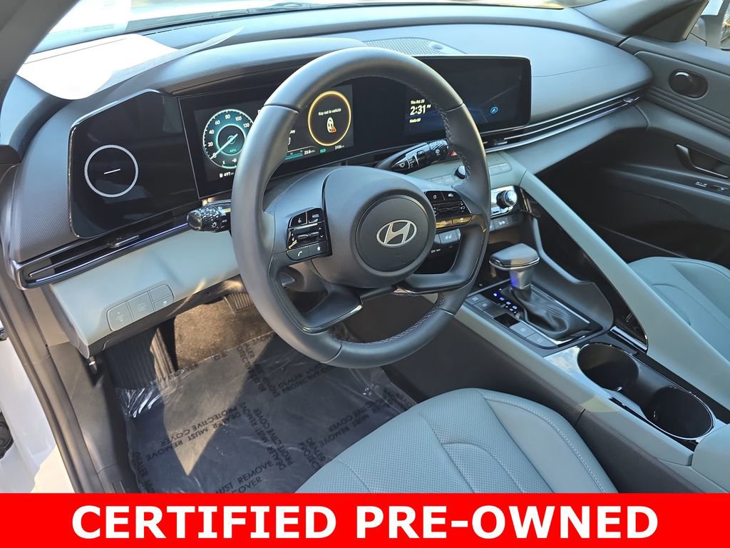 Used 2025 Hyundai Elantra Limited image 16