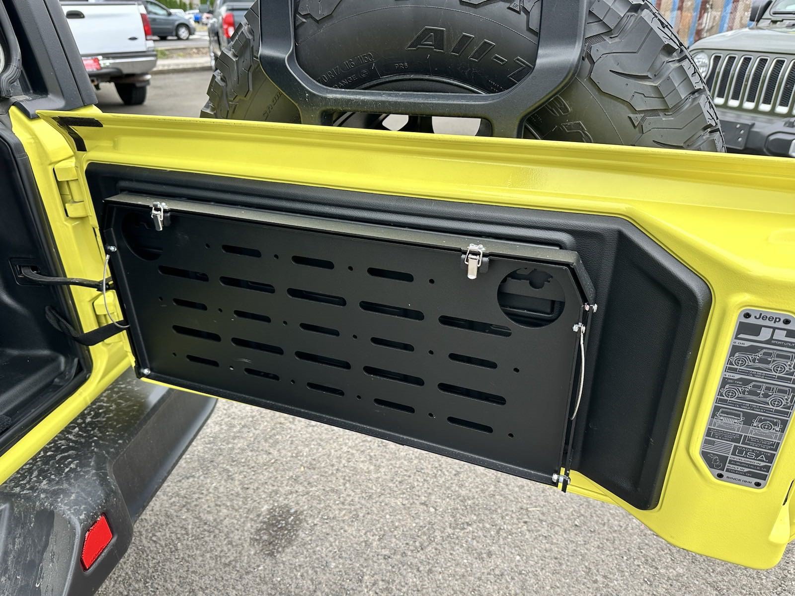 Used 2023 Jeep Wrangler Unlimited Rubicon w/ Cold Weather Group AWD/4WD image 6