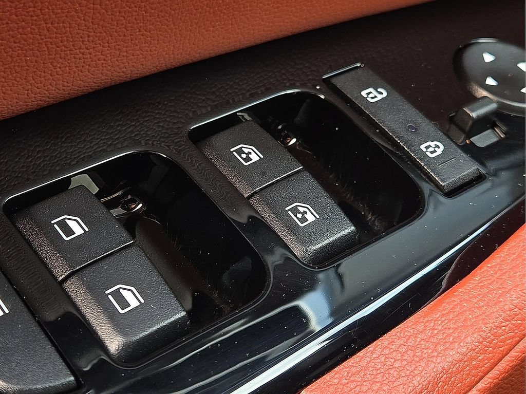 Used 2025 Kia Sportage SX AWD/4WD image 18