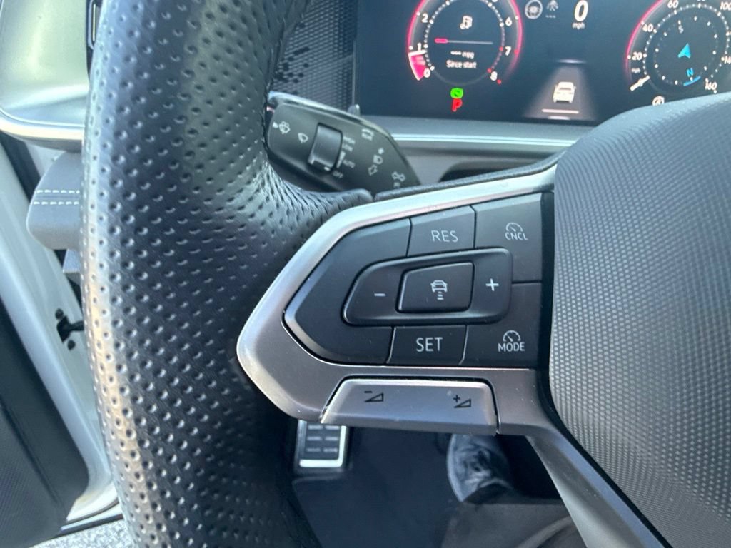 Certified 2025 Volkswagen Tiguan SE R-Line AWD/4WD image 17