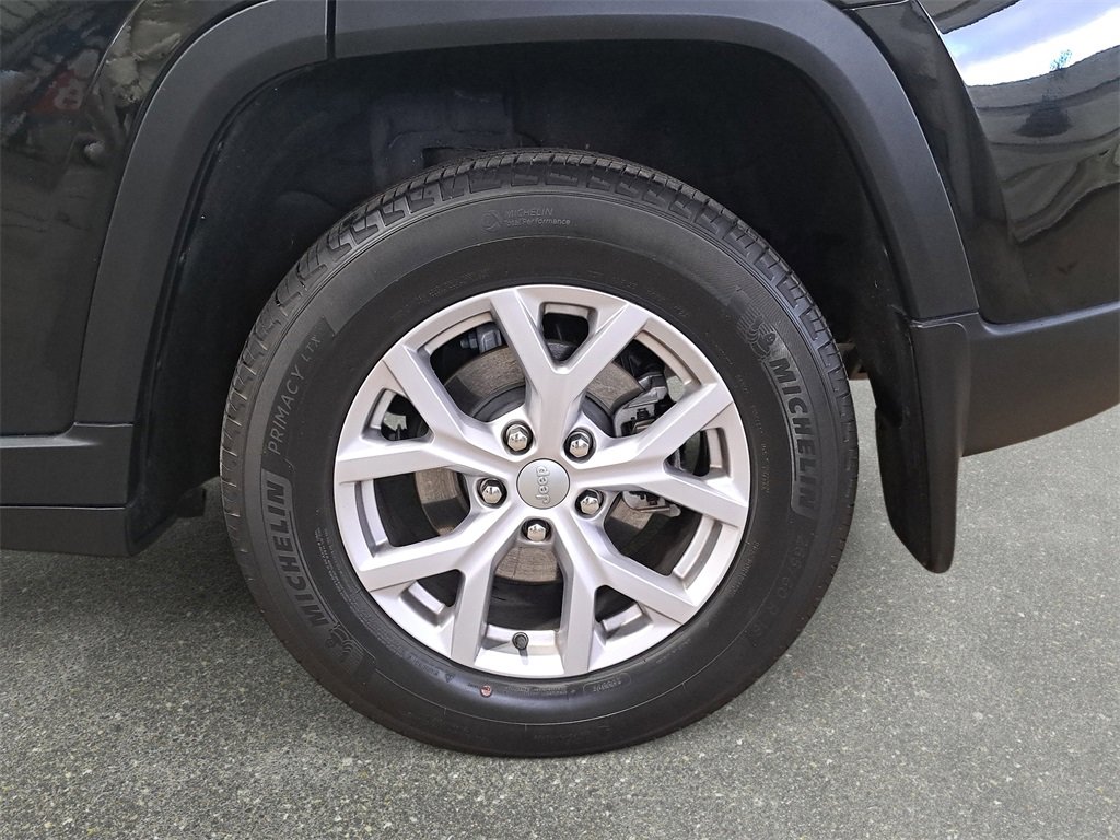 Certified 2022 Jeep Grand Cherokee Limited w/ Luxury Tech Group II image 32