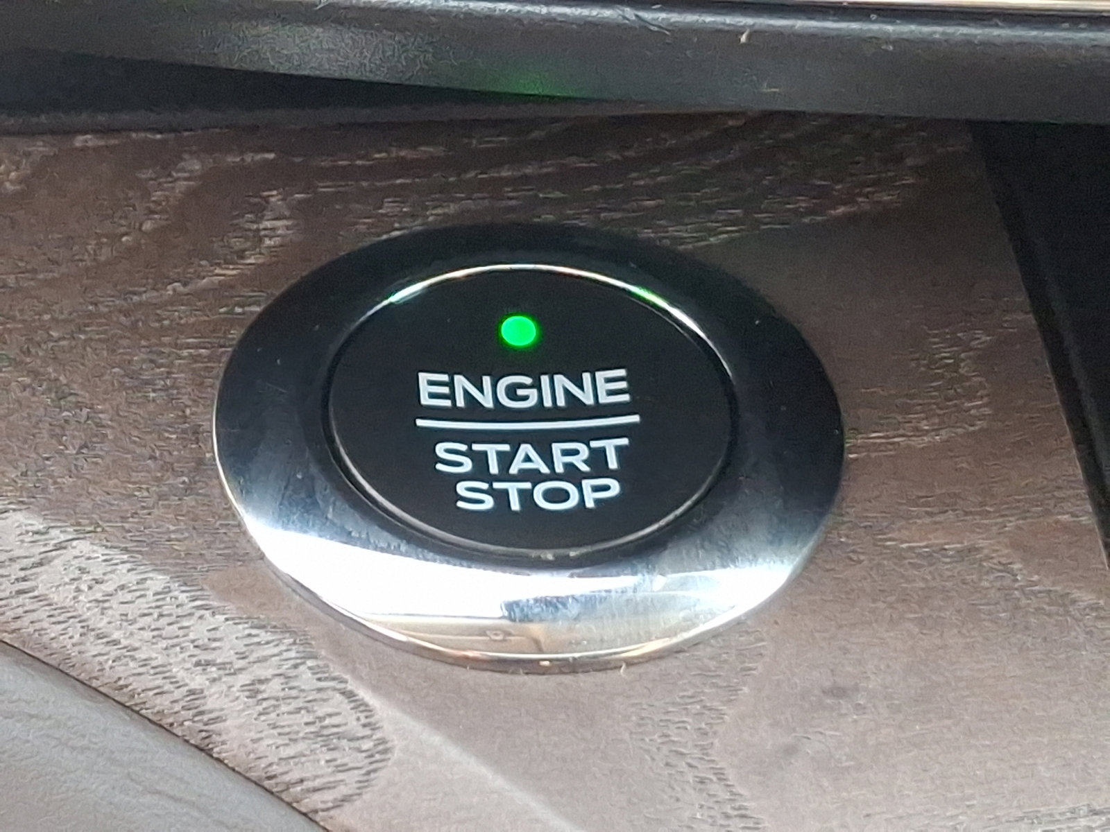 Used 2020 Ford Explorer Platinum w/ Premium Technology Package image 26