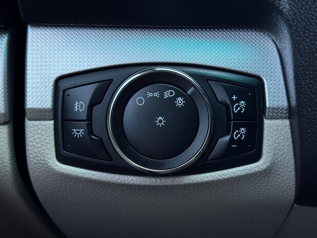 Used 2014 Ford Explorer XLT FWD image 29