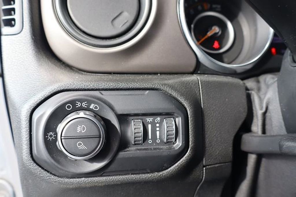 Used 2020 Jeep Gladiator Sport image 18