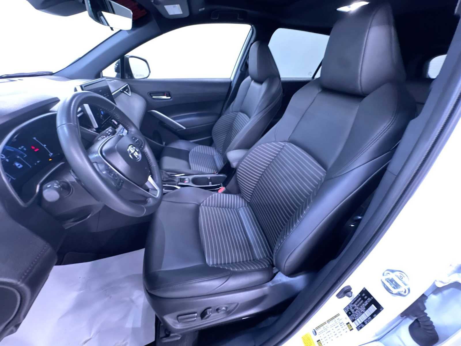 Used 2025 Toyota Corolla Cross AWD Hybrid w/ Convenience Package image 14