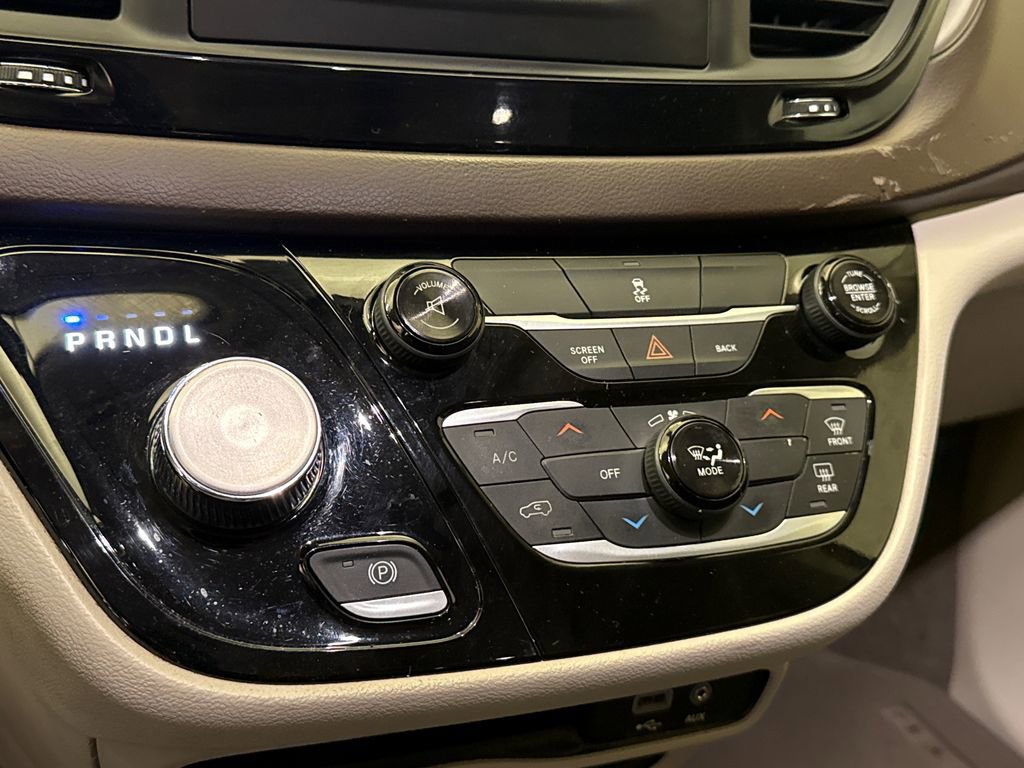 Used 2017 Chrysler Pacifica Touring image 29