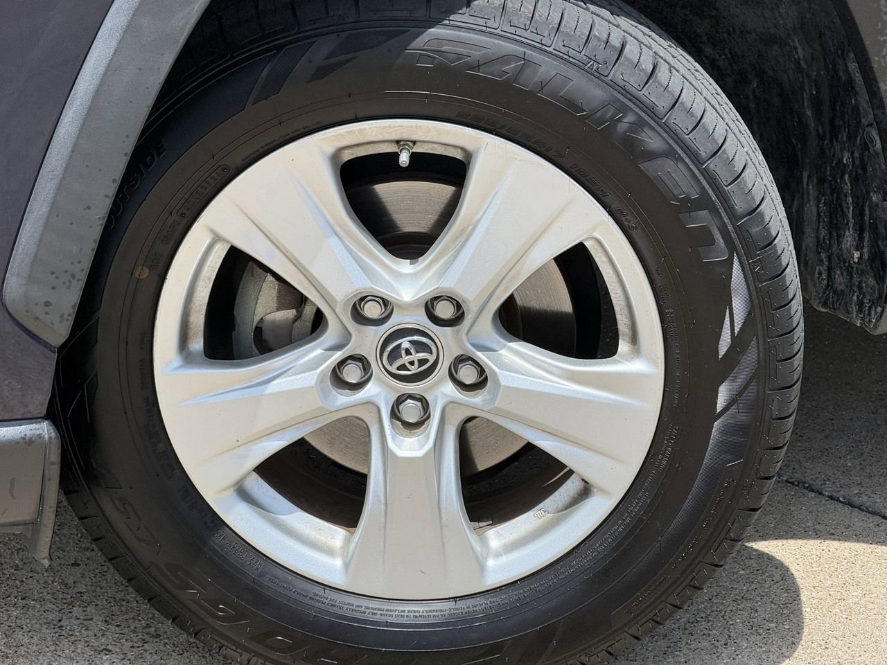Used 2019 Toyota RAV4 XLE w/ Convenience Package FWD image 8