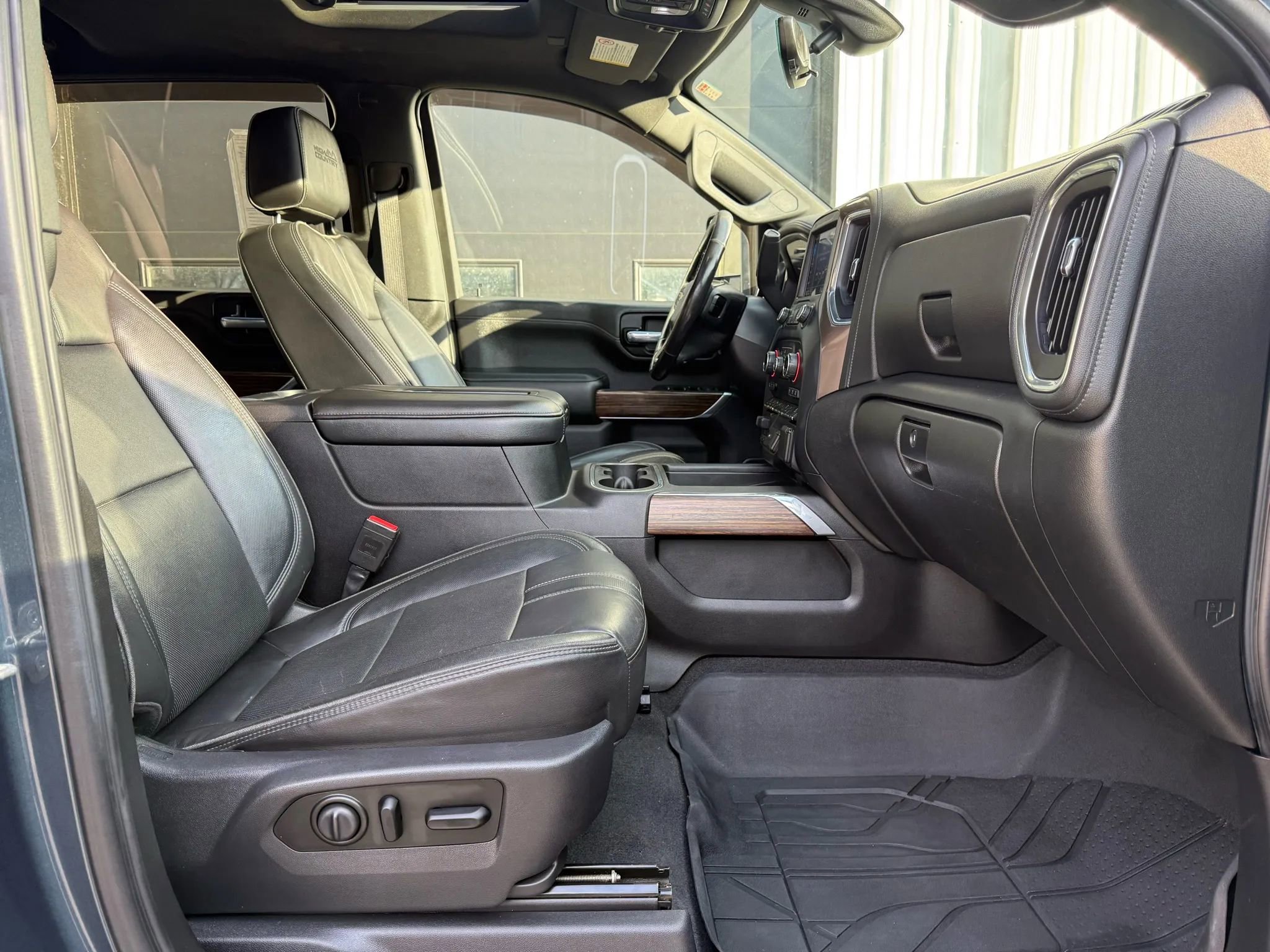 Used 2020 Chevrolet Silverado 2500 High Country w/ Technology Package image 9