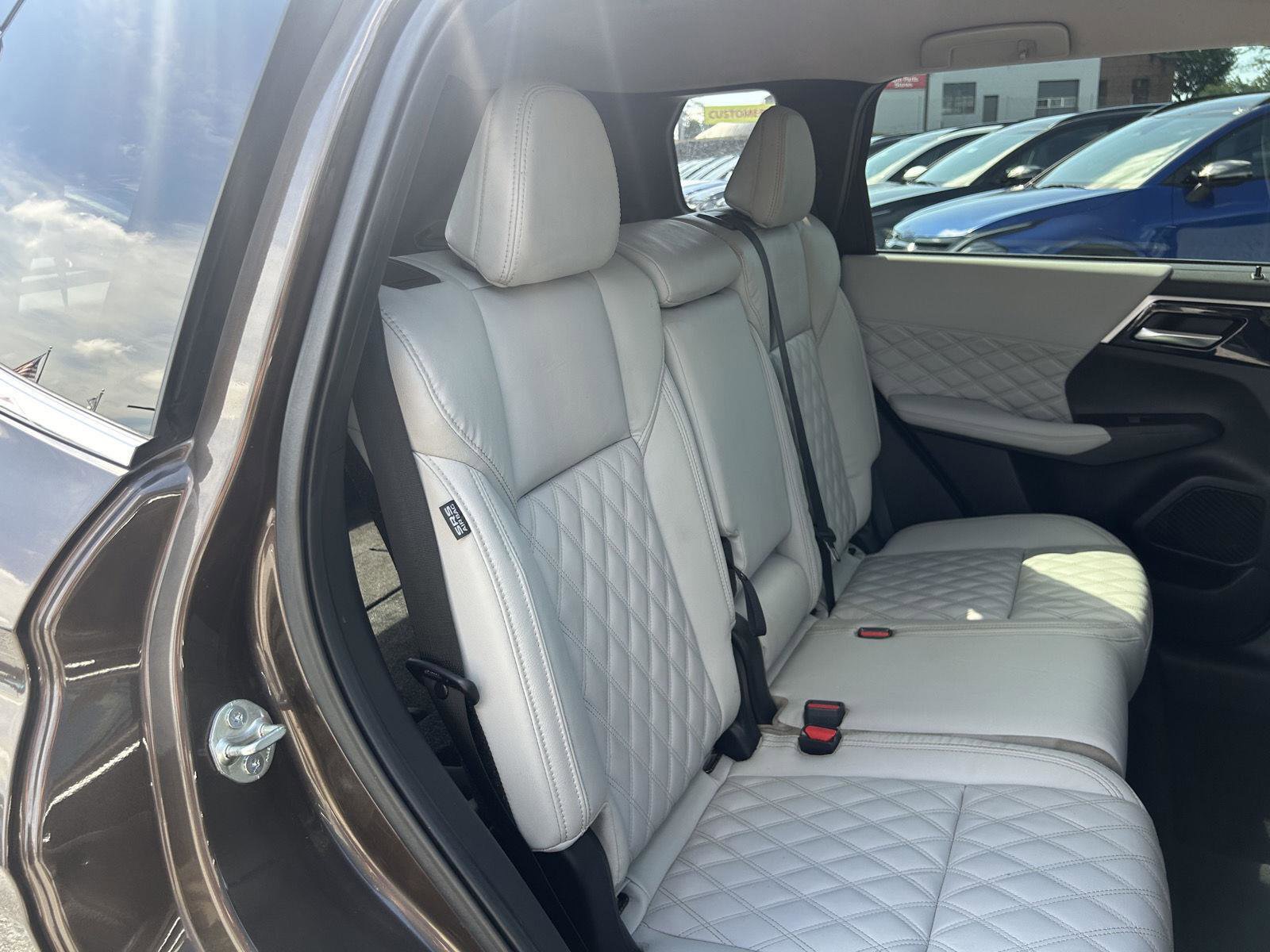 Used 2022 Mitsubishi Outlander SEL image 12