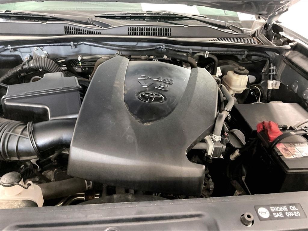 Used 2018 Toyota Tacoma SR5 AWD/4WD image 29