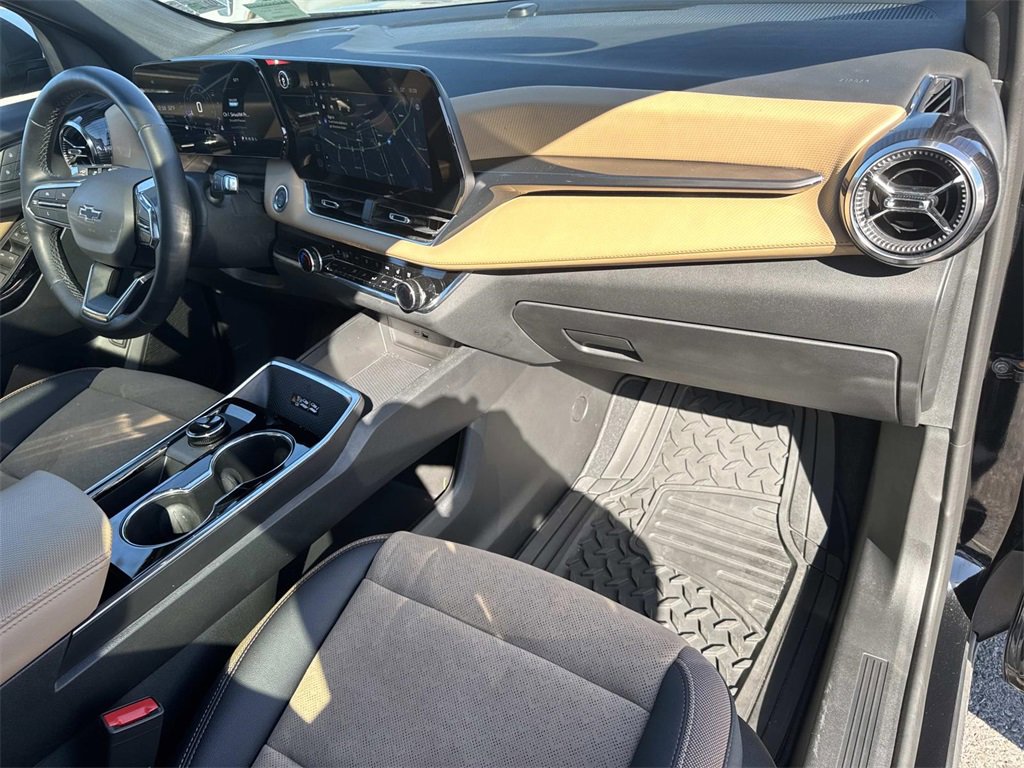 Used 2025 Chevrolet Equinox ACTIV w/ Safety and Technology Package image 26