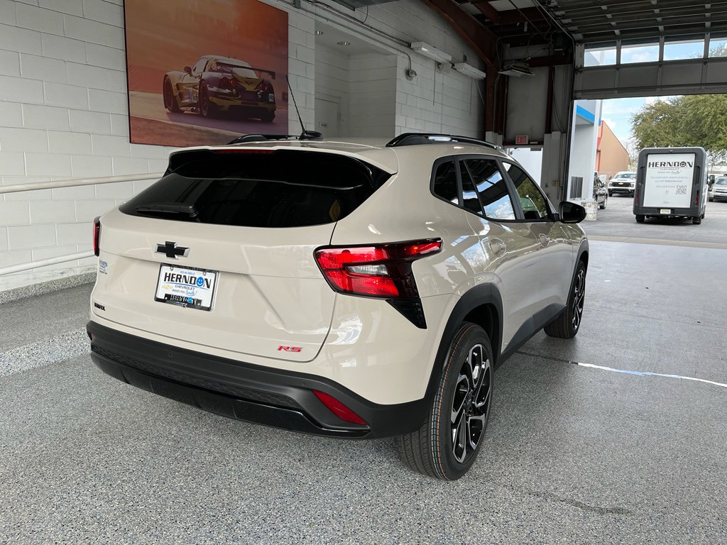New 2026 Chevrolet Trax RS w/ Sunroof Package FWD image 10
