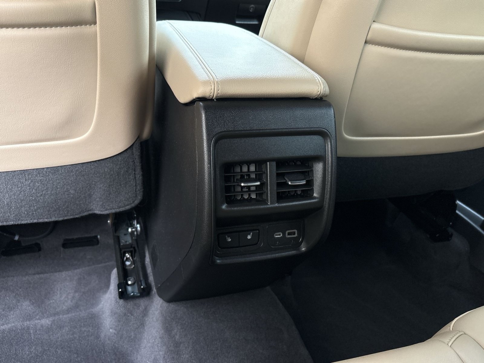 Used 2024 Cadillac XT4 Luxury w/ Cold Weather Package AWD/4WD image 24