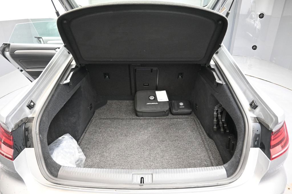 Used 2019 Volkswagen Arteon SE FWD image 17