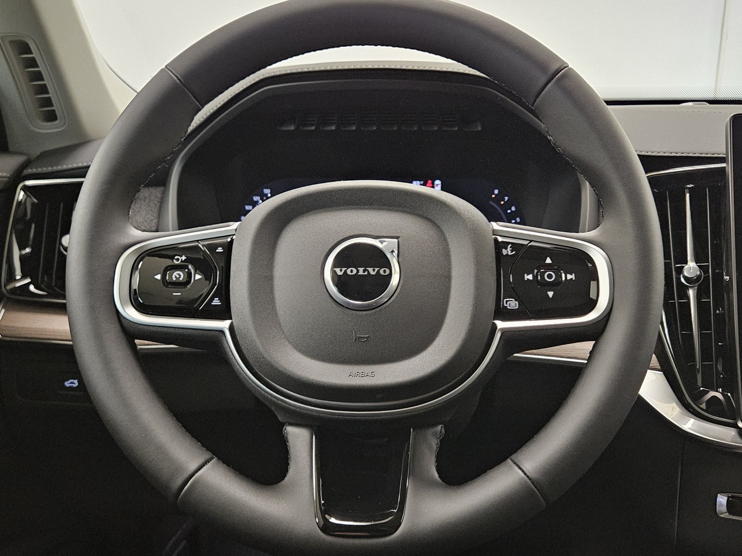 New 2026 Volvo XC90 B6 Core AWD/4WD image 42