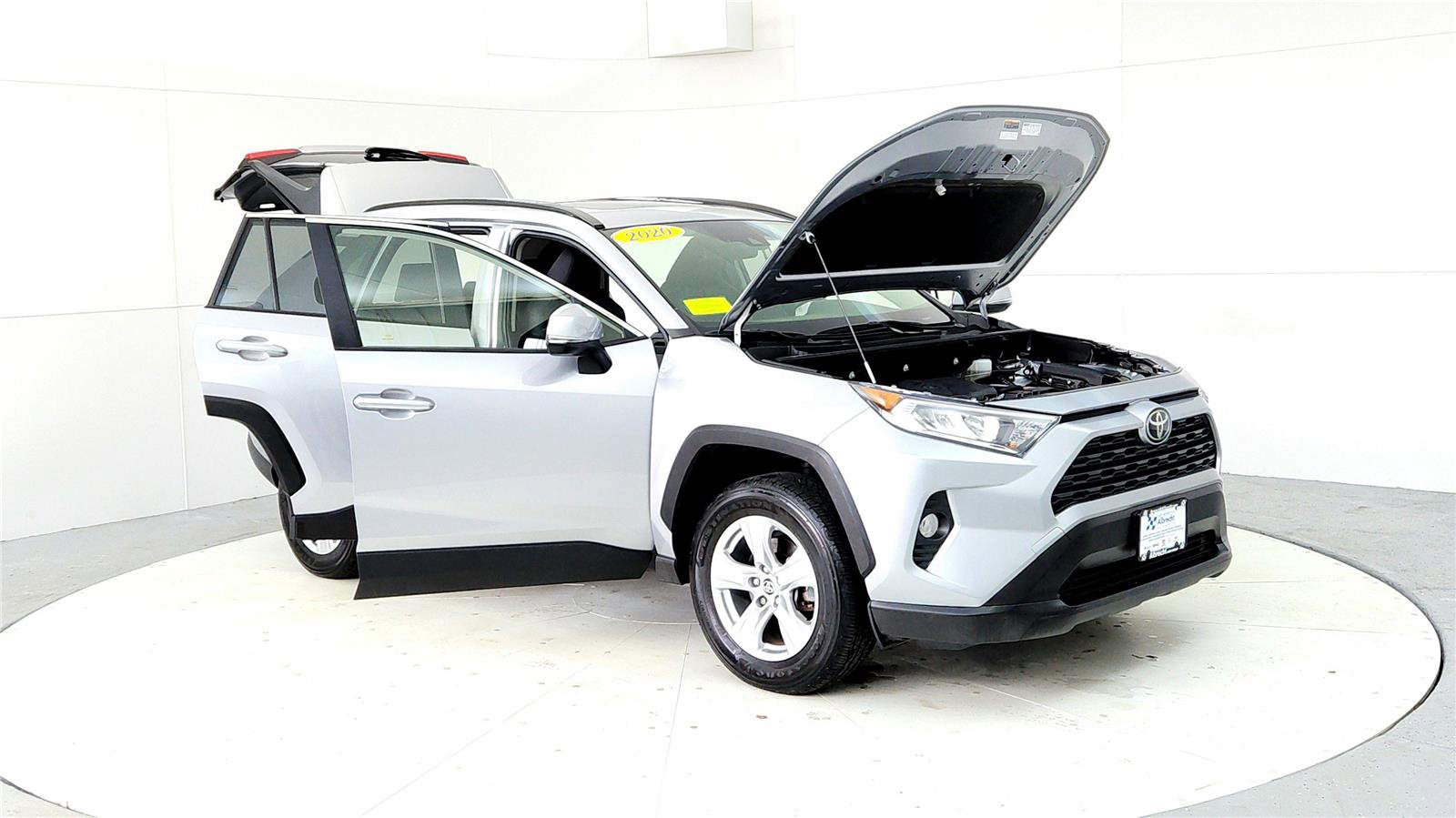 Used 2020 Toyota RAV4 XLE w/ Convenience Package image 12