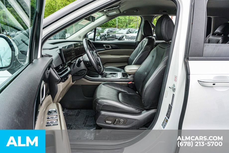 Used 2025 Kia Carnival FWD image 19