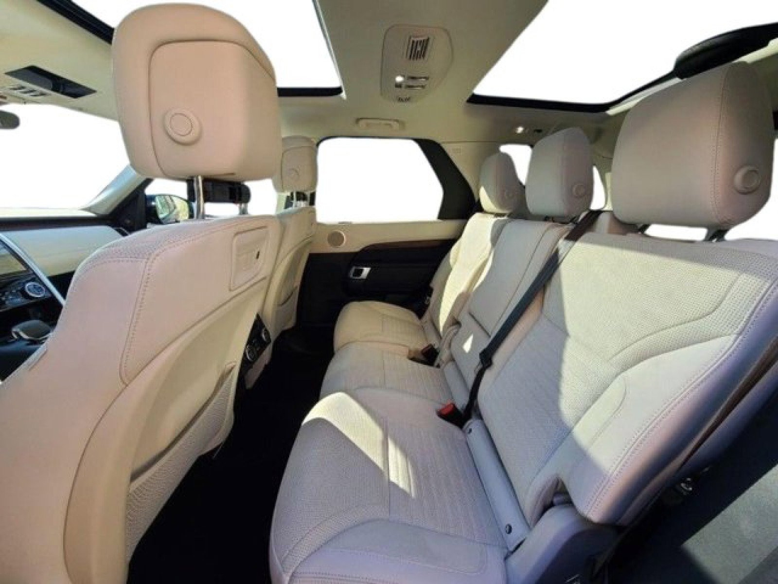 Certified 2024 Land Rover Discovery S image 12