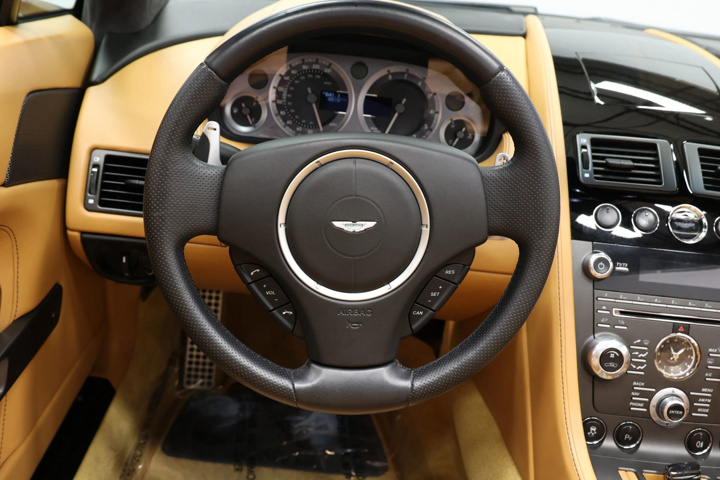 Used 2012 Aston Martin V8 Vantage Roadster image 31