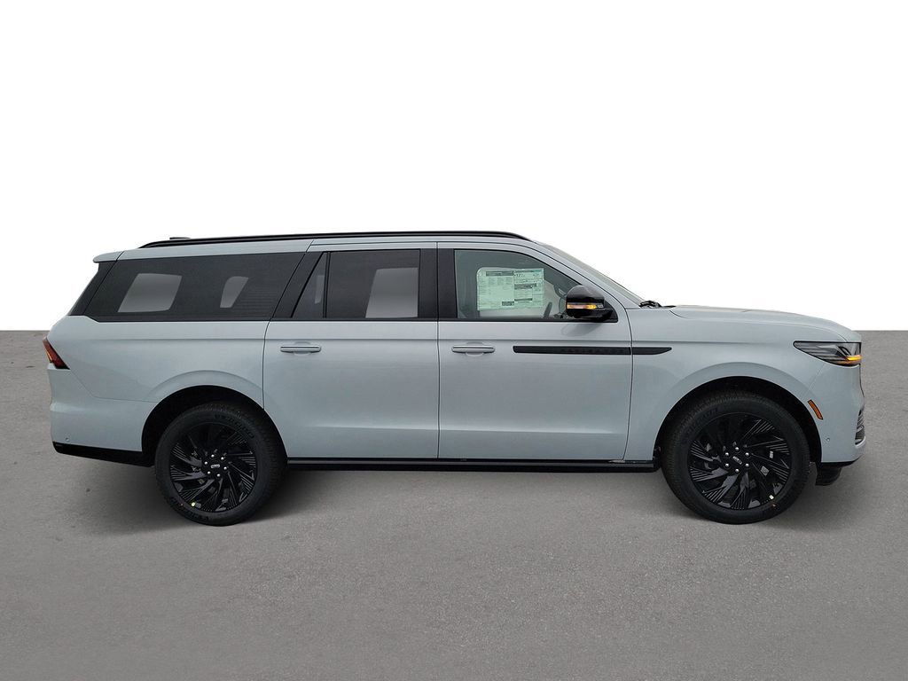 New 2025 Lincoln Navigator L Reserve w/ Jet Appearance Package AWD/4WD image 3