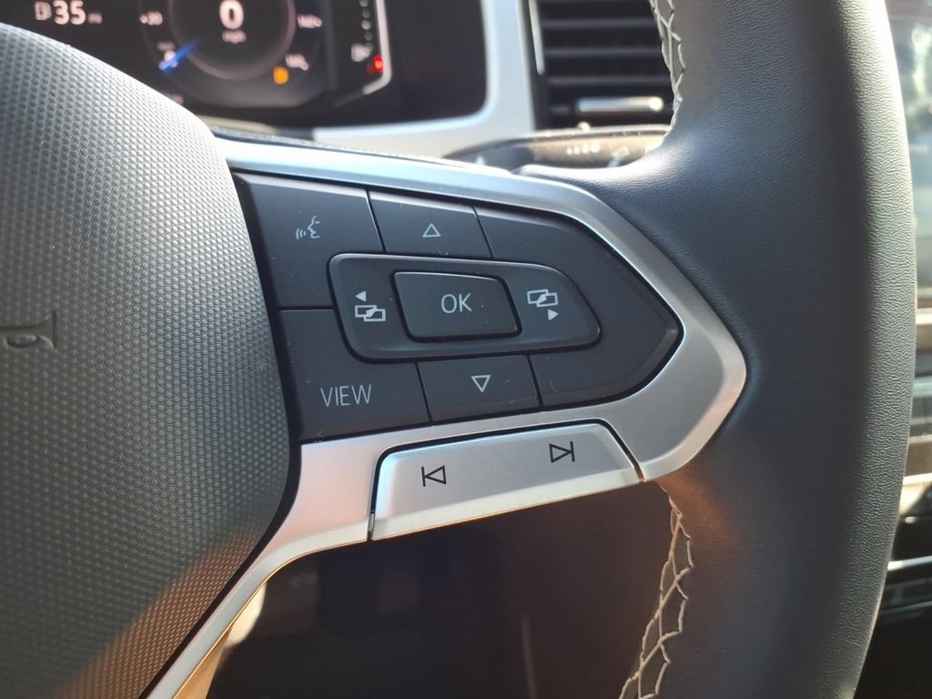 Certified 2023 Volkswagen Atlas Cross Sport SE w/ Panoramic Sunroof Package AWD/4WD image 31
