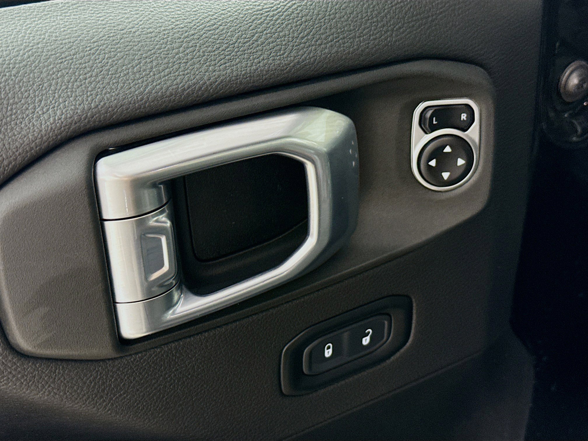 Used 2024 Jeep Wrangler Unlimited Sahara w/ Technology Group image 21