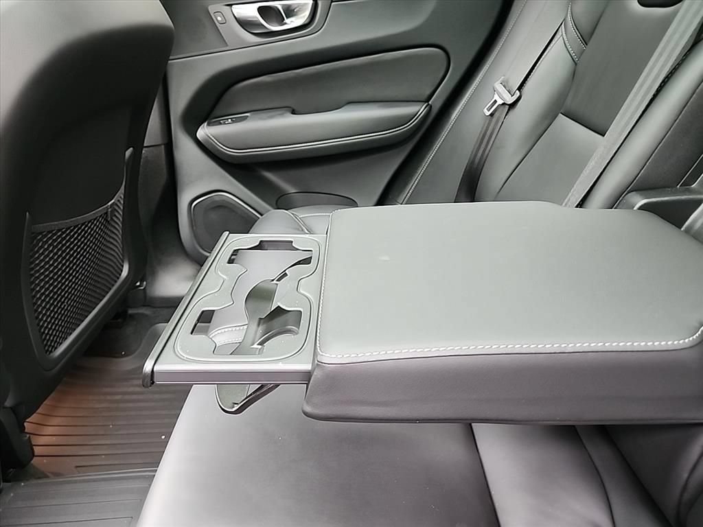 Certified 2025 Volvo XC60 B5 Ultra AWD/4WD image 27