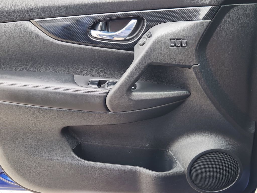 Used 2018 Nissan Rogue SL FWD image 19