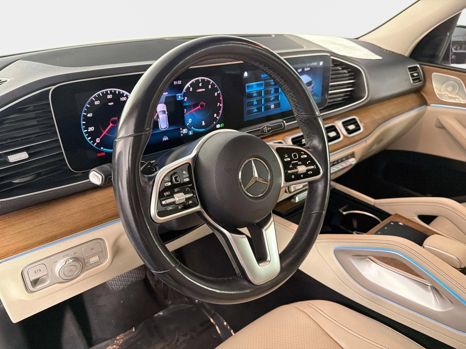 Used 2025 Mercedes-Benz GLC 350e 4MATIC image 36