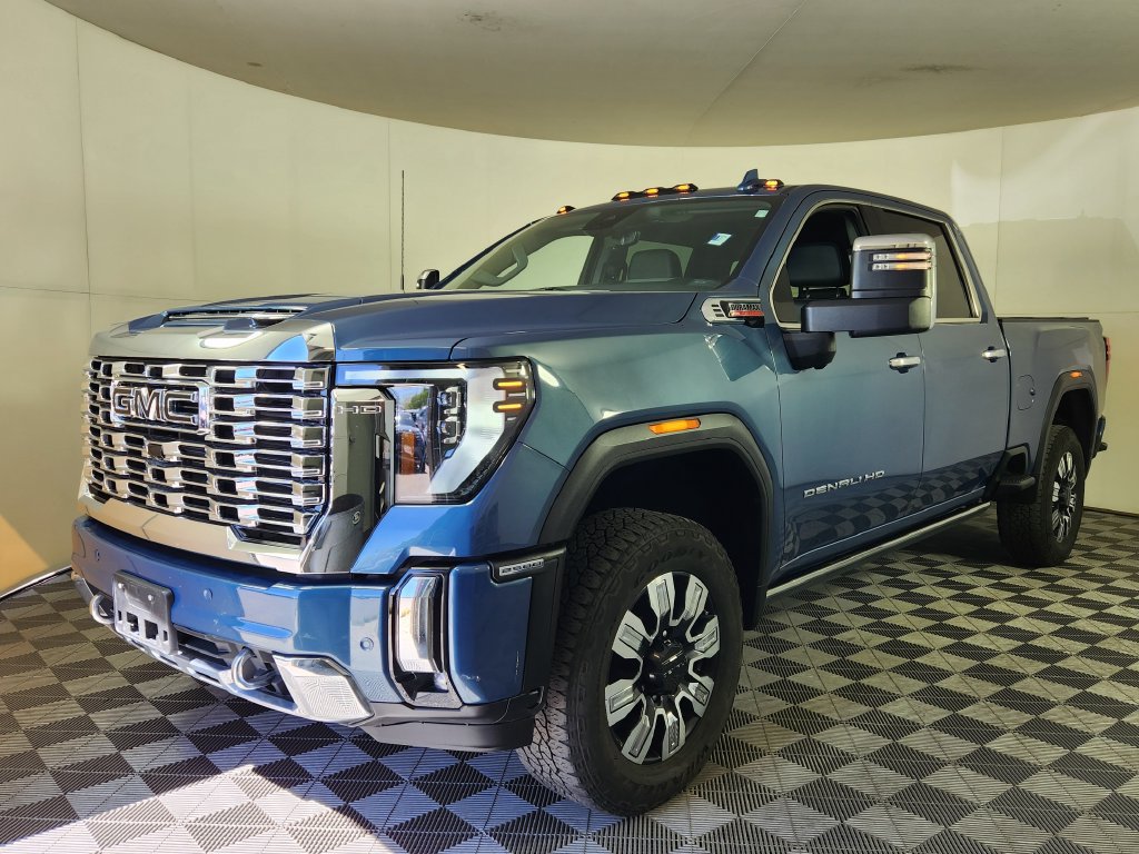 Used 2024 GMC Sierra 2500 Denali w/ Denali Reserve Package AWD/4WD image 3