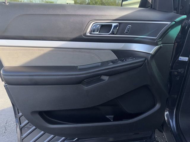 Used 2017 Ford Explorer XLT w/ Equipment Group 202A image 11