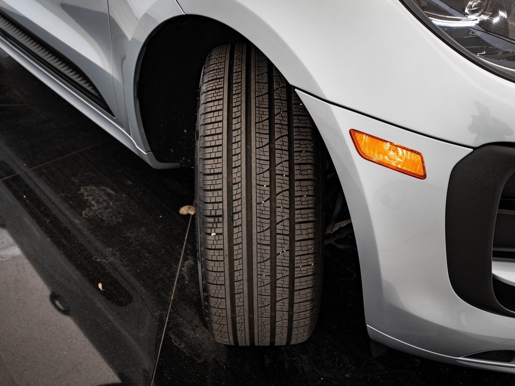 Used 2025 Porsche Macan image 40