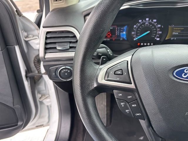 Used 2019 Ford Fusion SE image 16