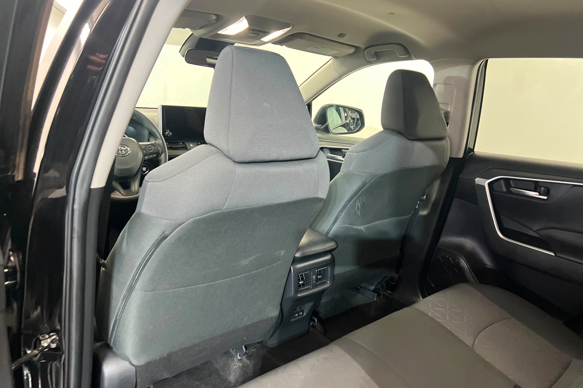 Used 2025 Toyota RAV4 XLE AWD/4WD image 19