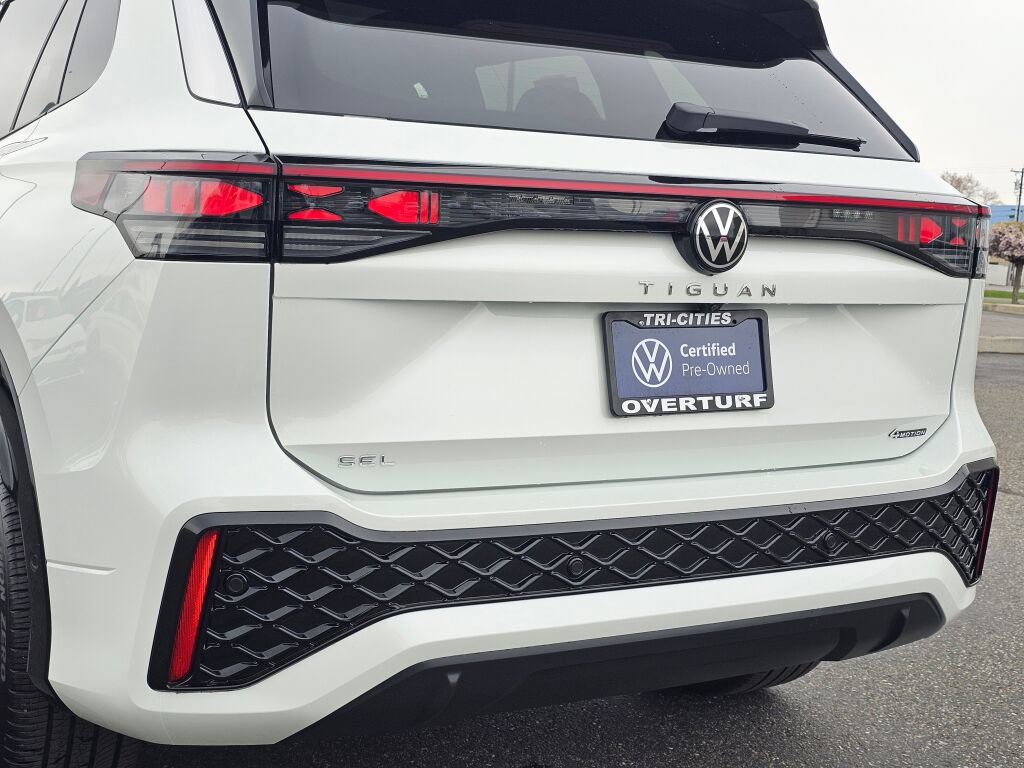 Certified 2025 Volkswagen Tiguan SEL R-Line AWD/4WD image 7