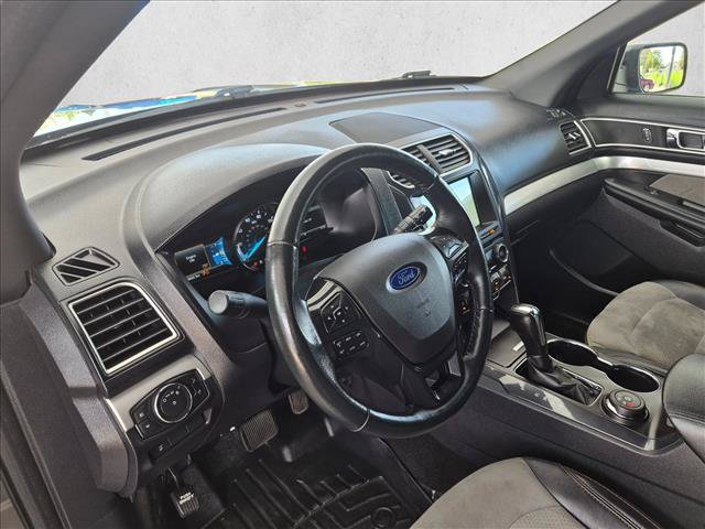 Used 2017 Ford Explorer XLT w/ Equipment Group 202A AWD/4WD image 15