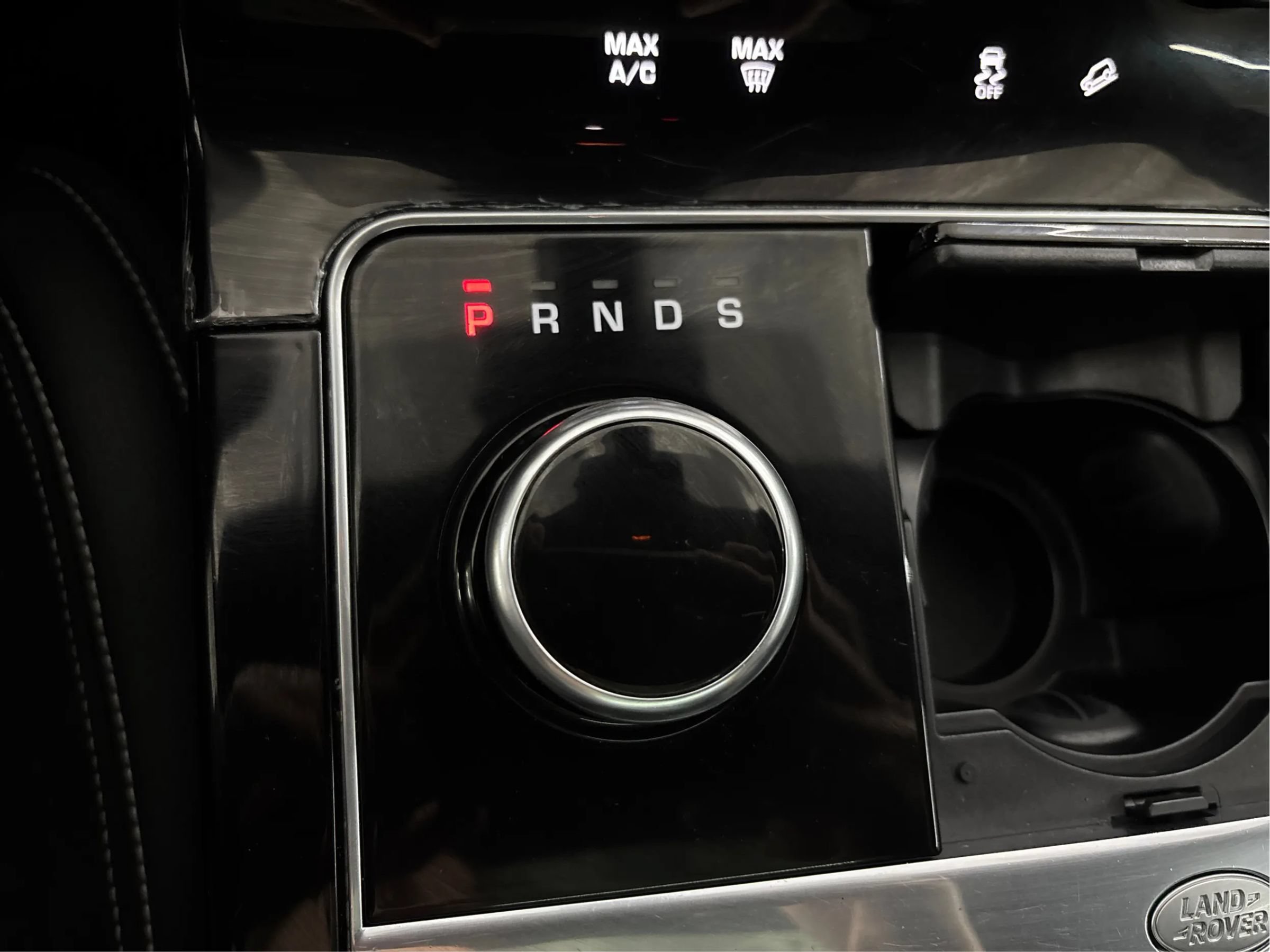 Used 2018 Land Rover Range Rover Velar R-Dynamic SE AWD/4WD image 46