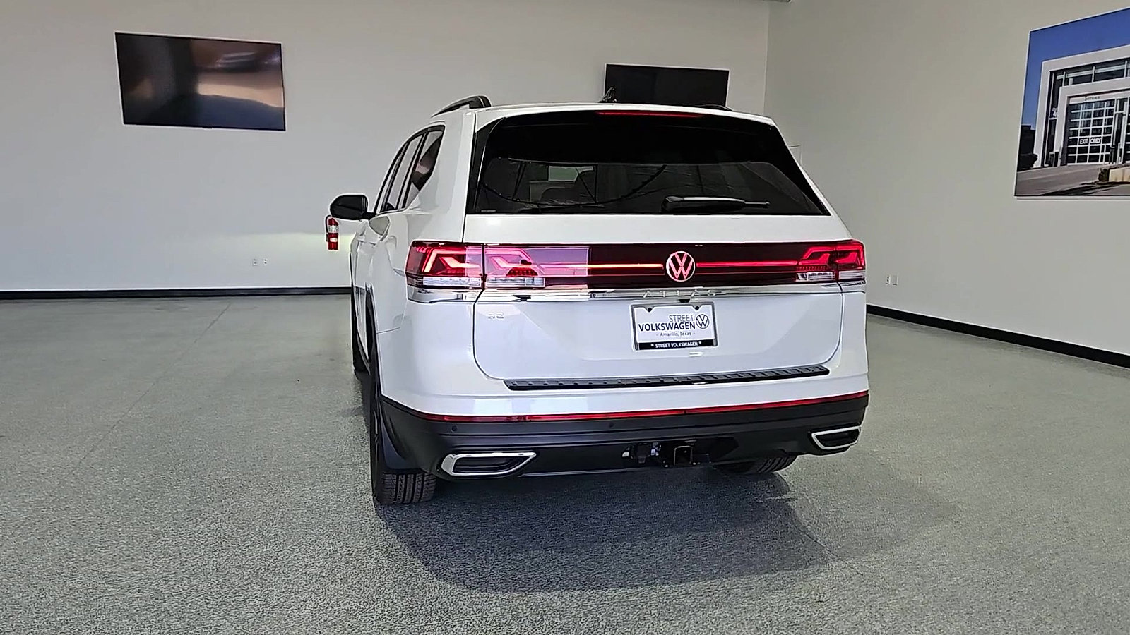 New 2026 Volkswagen Atlas SE FWD image 8