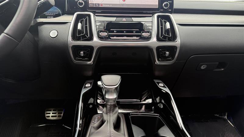 Used 2023 Kia Sorento SX AWD/4WD image 15