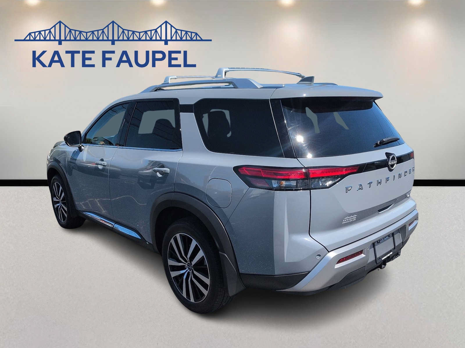 Used 2025 Nissan Pathfinder Platinum w/ Cargo Package AWD/4WD image 5