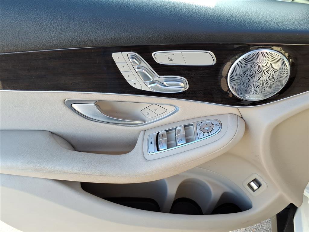 Used 2020 Mercedes-Benz GLC 300 4MATIC image 9