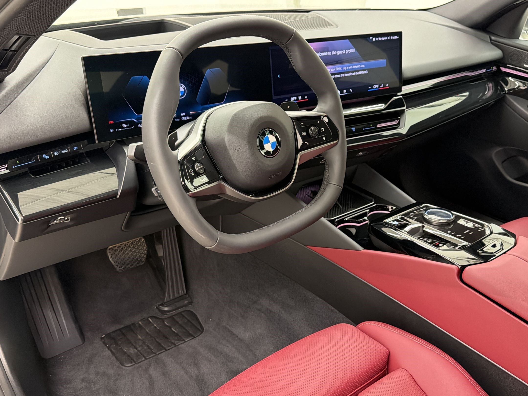 Certified 2026 BMW 530i xDrive w/ Premium Package AWD/4WD image 4