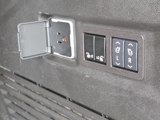 Used 2024 GMC Yukon Denali Ultimate AWD/4WD image 24